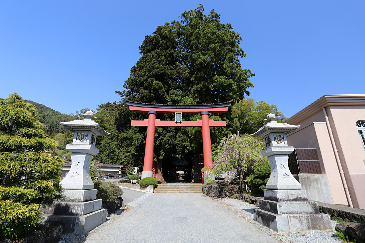 Kawaguchi Asama Shrine 2 japantravelandguide.com